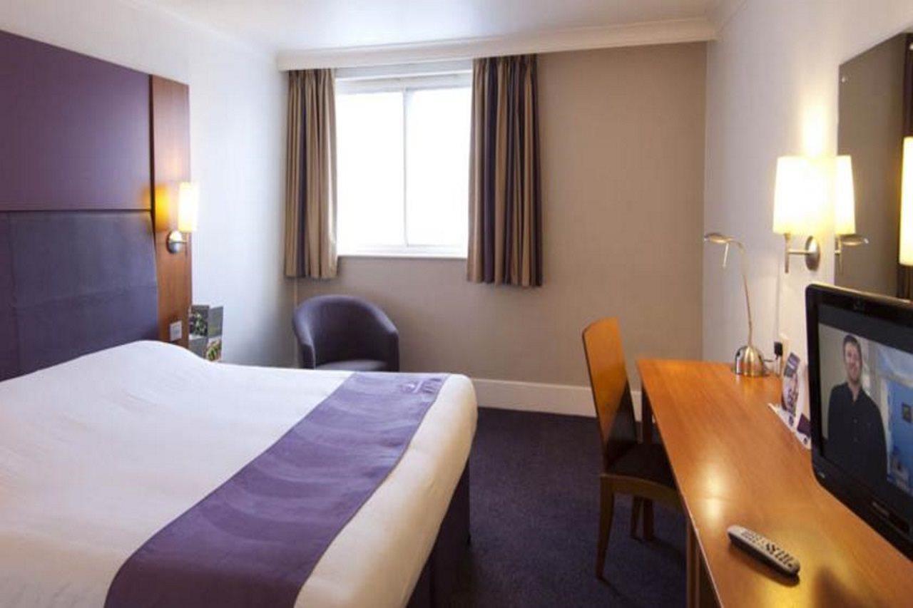 Premier Inn Portsmouth North Harbour Екстериор снимка