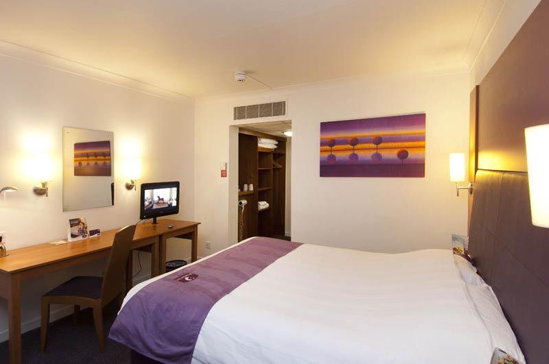 Premier Inn Portsmouth North Harbour Екстериор снимка